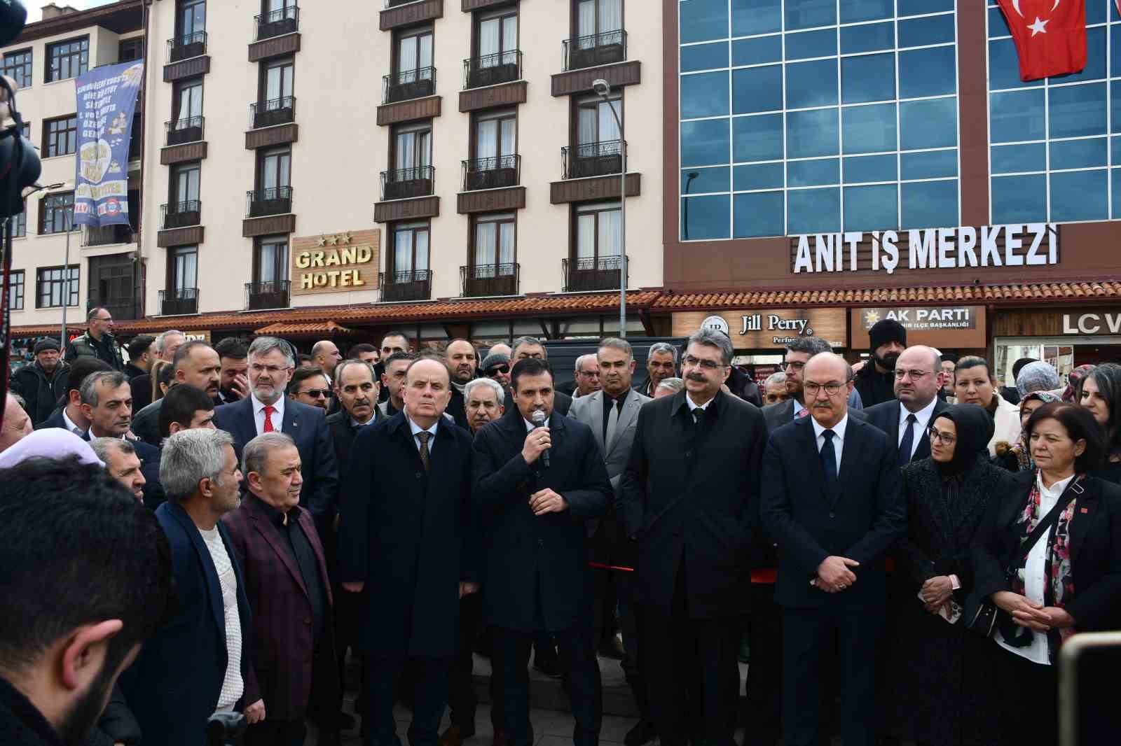 AK Parti Akşehir İlçe Başkanlığı yeni binasında
