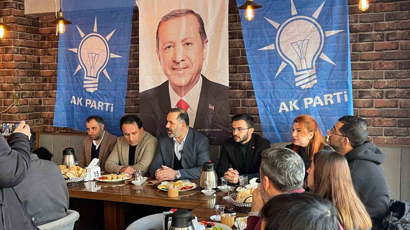 AK Parti Ardahan İl Başkanı Aydın, basınla buluştu
AK Parti Ardahan İl Başkanı Aydın, basınla buluştu