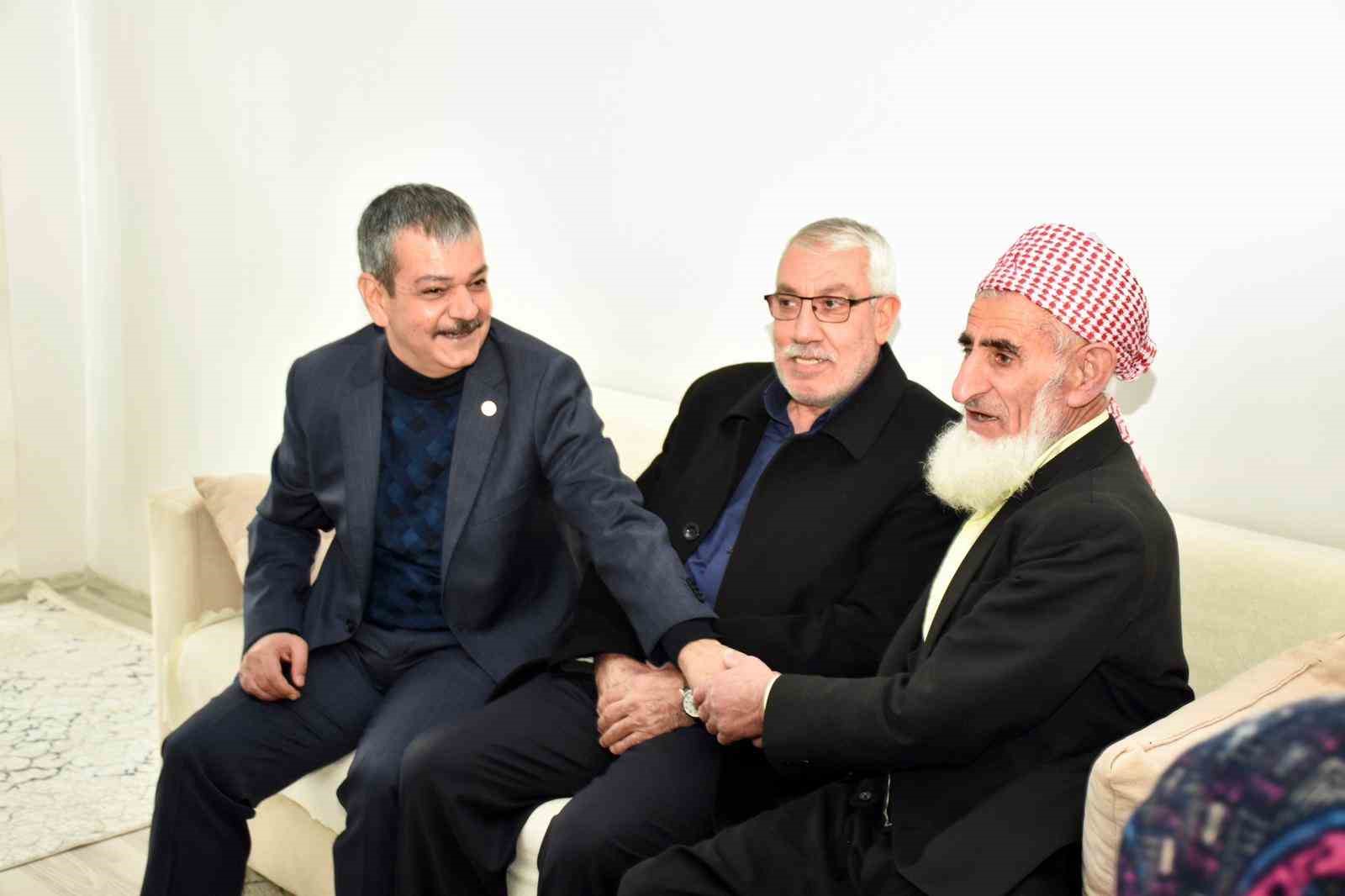 AK Parti Elazığ teşkilatı, iftar ve sahurda vatandaşlarla sofrada buluştu
