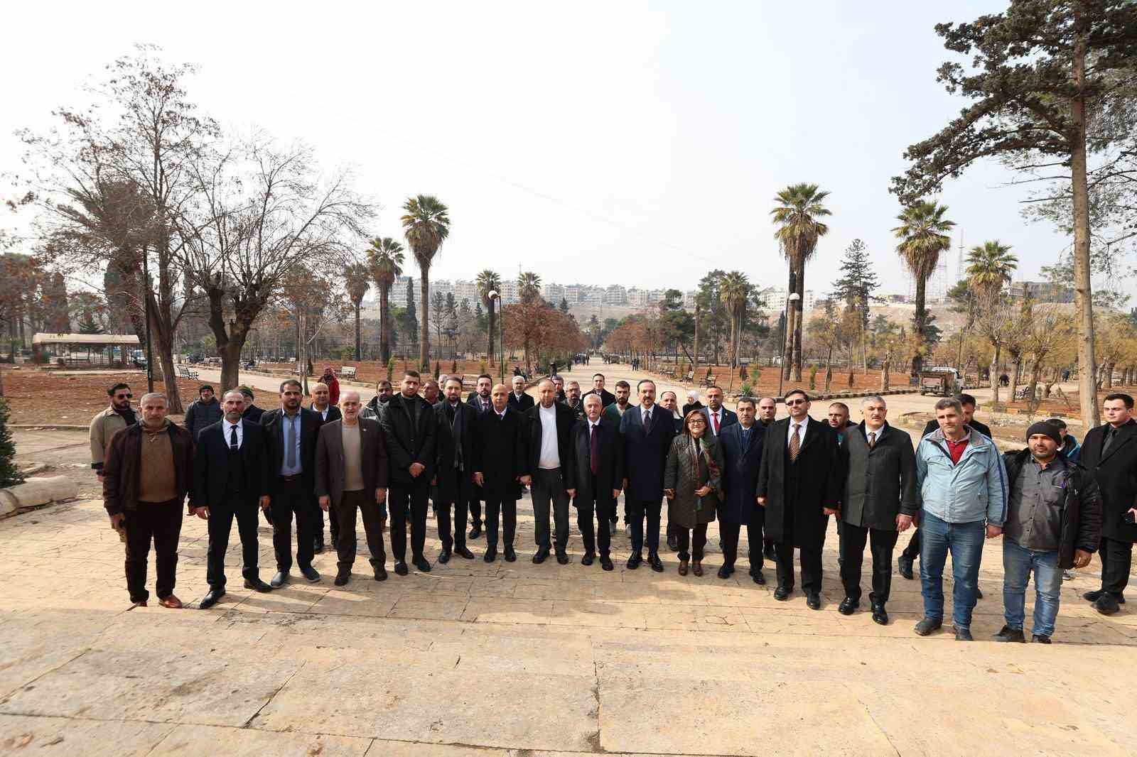 AK Parti Gaziantep Milletvekili Bünyamin Bozgeyik: "Halep huzura koşuyor"
AK Parti Gaziantep Milletvekili Bünyamin Bozgeyik: "Halep huzura koşuyor"