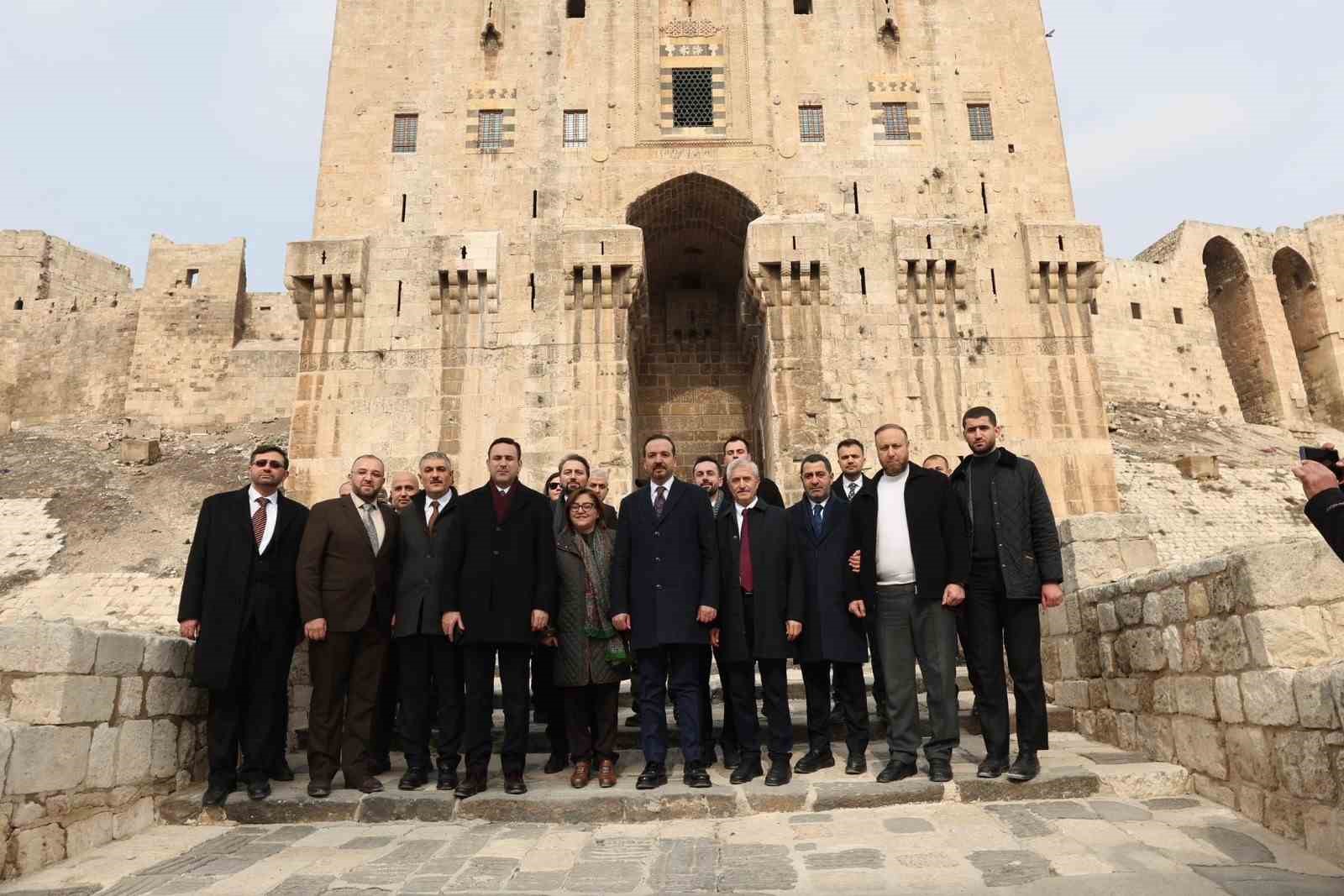AK Parti Gaziantep Milletvekili Bünyamin Bozgeyik: "Halep huzura koşuyor"
AK Parti Gaziantep Milletvekili Bünyamin Bozgeyik: "Halep huzura koşuyor"