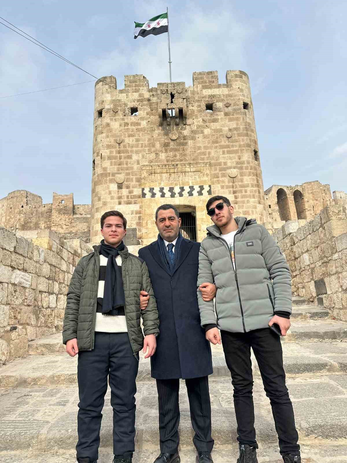 AK Parti Gaziantep Milletvekili Bünyamin Bozgeyik: "Halep huzura koşuyor"
AK Parti Gaziantep Milletvekili Bünyamin Bozgeyik: "Halep huzura koşuyor"