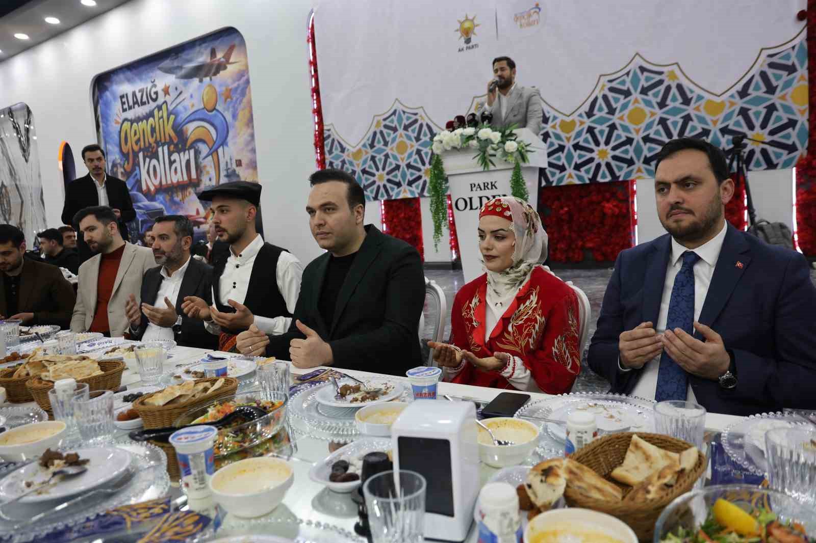 AK Parti Gençlik Kolları Başkanı İbiş: "Bizim savunma sanayimiz, tüm kötülüklerden koruyacak düzeyde yoluna devam ediyor"
