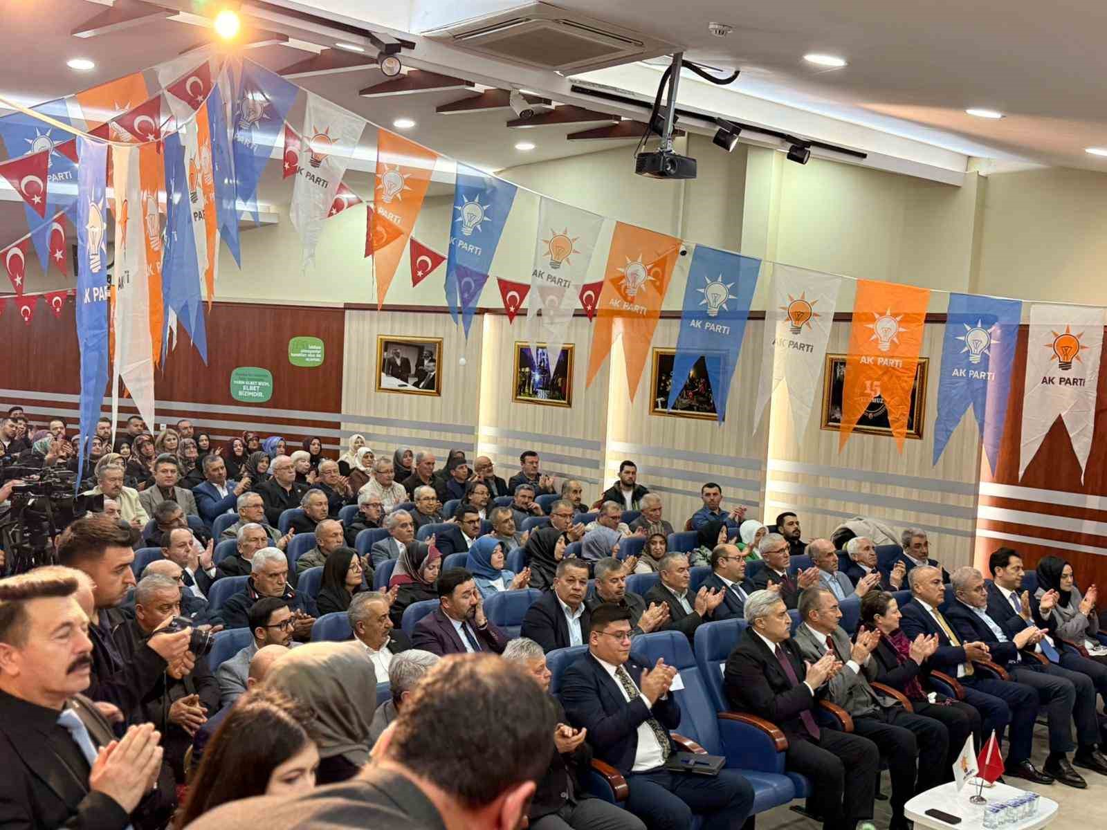 AK Parti Genel Başkan Yardımcısı Yayman: "CHP’ye bir kez daha seslenmek istiyorum; sizin içine girdiğiniz kaosla bizim işimiz yok"
AK Parti Genel Başkan Yardımcısı Yayman: "CHP’ye bir kez daha seslenmek istiyorum; sizin içine girdiğiniz kaosla bizim işimiz yok"