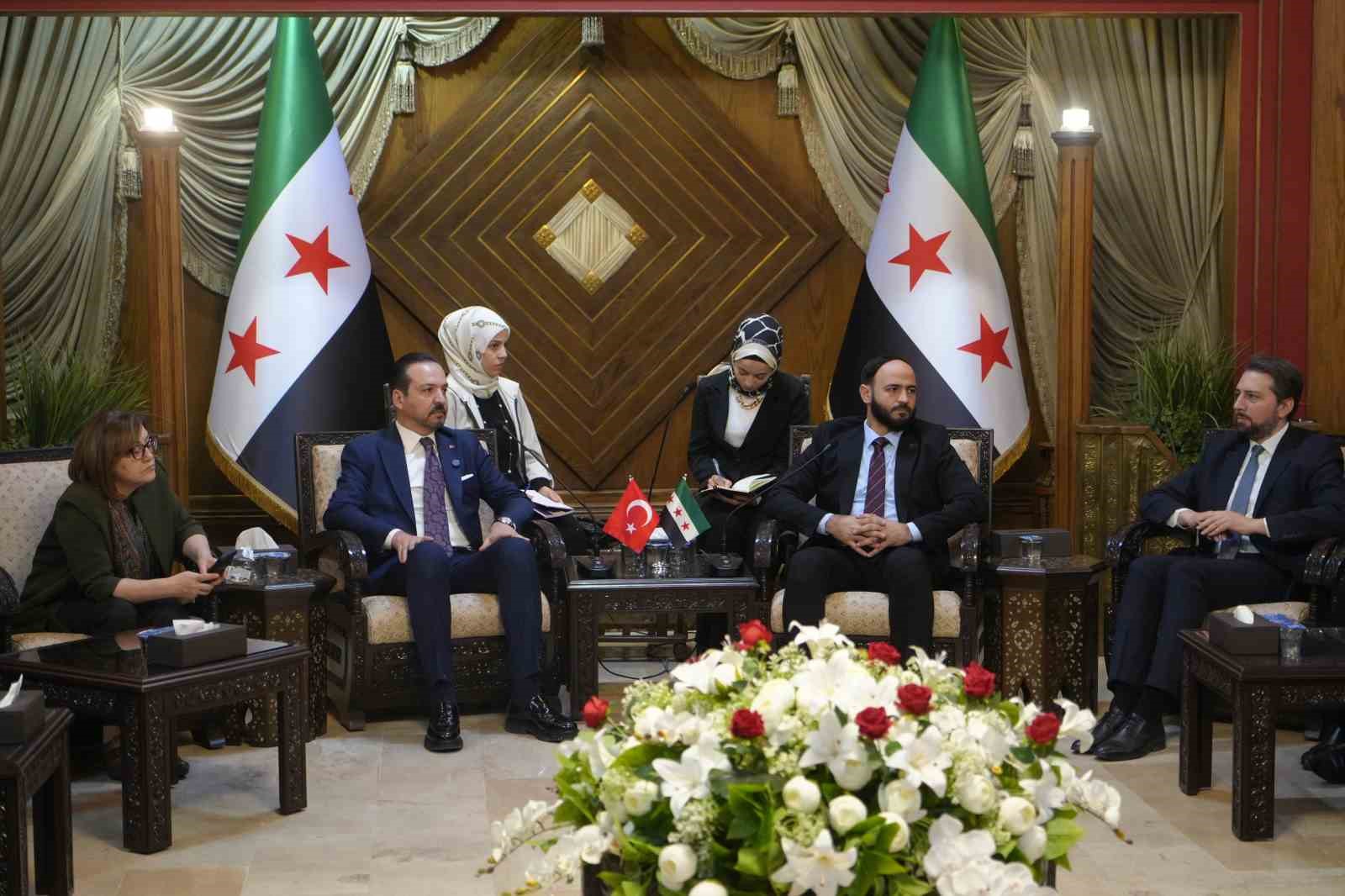 AK Parti Genel Başkan Yardımcısı Zorlu’dan Halep Valiliğine ziyaret
AK Parti Genel Başkan Yardımcısı Zorlu’dan Halep Valiliğine ziyaret