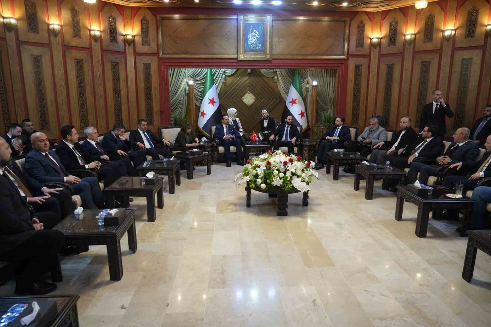 AK Parti Genel Başkan Yardımcısı Zorlu’dan Halep Valiliğine ziyaret
AK Parti Genel Başkan Yardımcısı Zorlu’dan Halep Valiliğine ziyaret