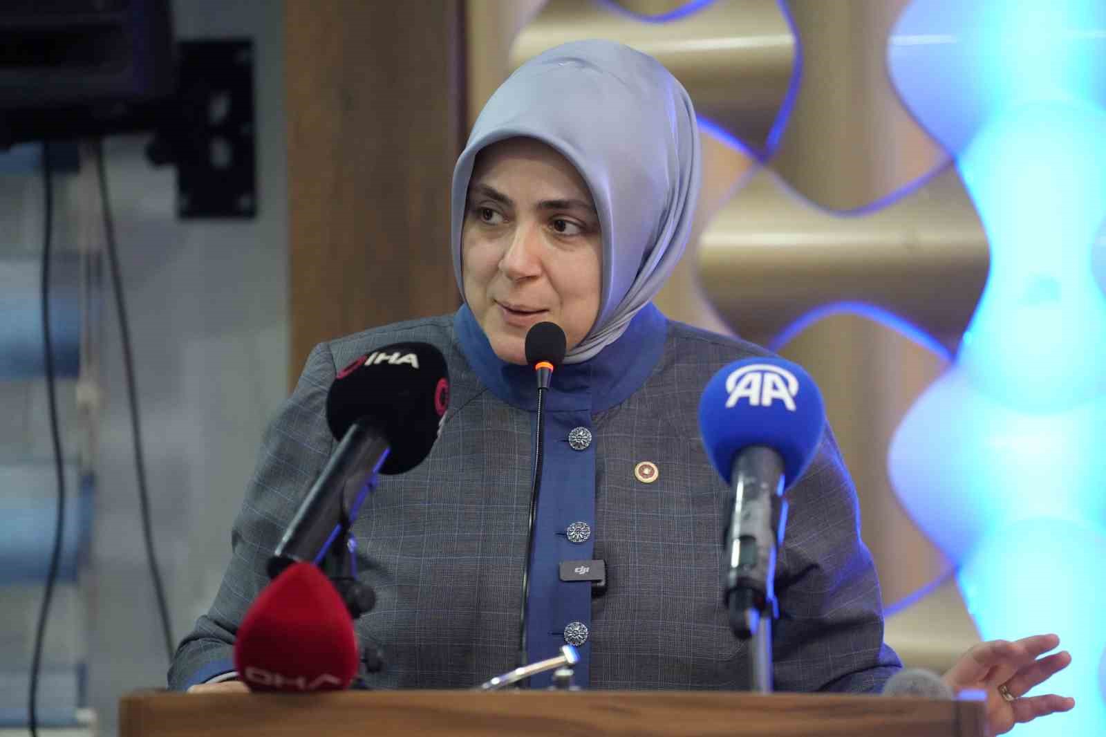 AK Parti Genel Merkez Kadın Kolları Başkanı Ercan: "Ateş çemberine rağmen hizmetlerimize devam ediyoruz"
AK Parti Genel Merkez Kadın Kolları Başkanı Ercan: "Ateş çemberine rağmen hizmetlerimize devam ediyoruz"