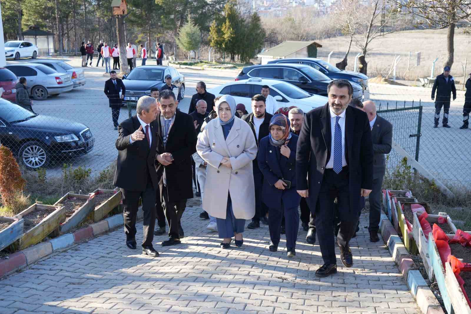 AK Parti Genel Merkez Kadın Kolları Başkanı Ercan: "Bağımlılıkla mücadelede en güçlü savunma hattı ailedir"
AK Parti Genel Merkez Kadın Kolları Başkanı Ercan: "Bağımlılıkla mücadelede en güçlü savunma hattı ailedir"