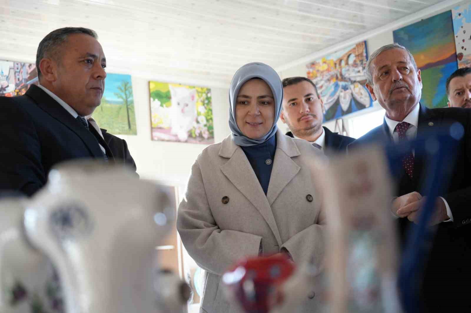 AK Parti Genel Merkez Kadın Kolları Başkanı Ercan: "Bağımlılıkla mücadelede en güçlü savunma hattı ailedir"
AK Parti Genel Merkez Kadın Kolları Başkanı Ercan: "Bağımlılıkla mücadelede en güçlü savunma hattı ailedir"