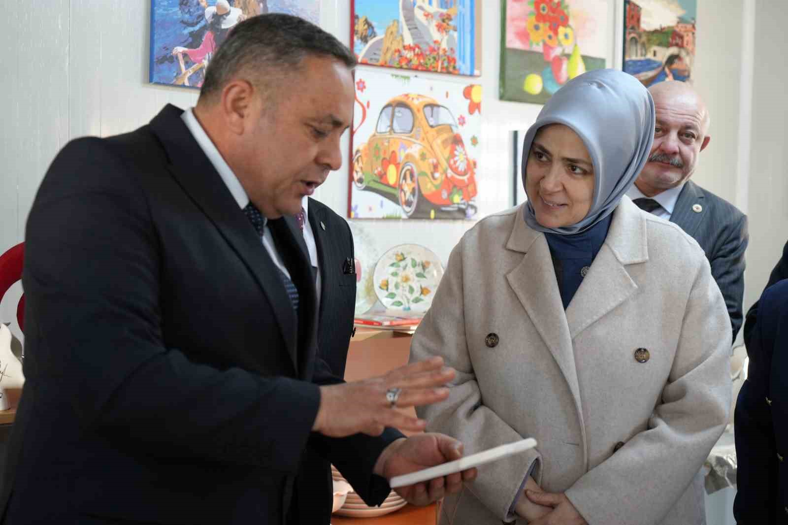 AK Parti Genel Merkez Kadın Kolları Başkanı Ercan: "Bağımlılıkla mücadelede en güçlü savunma hattı ailedir"
AK Parti Genel Merkez Kadın Kolları Başkanı Ercan: "Bağımlılıkla mücadelede en güçlü savunma hattı ailedir"