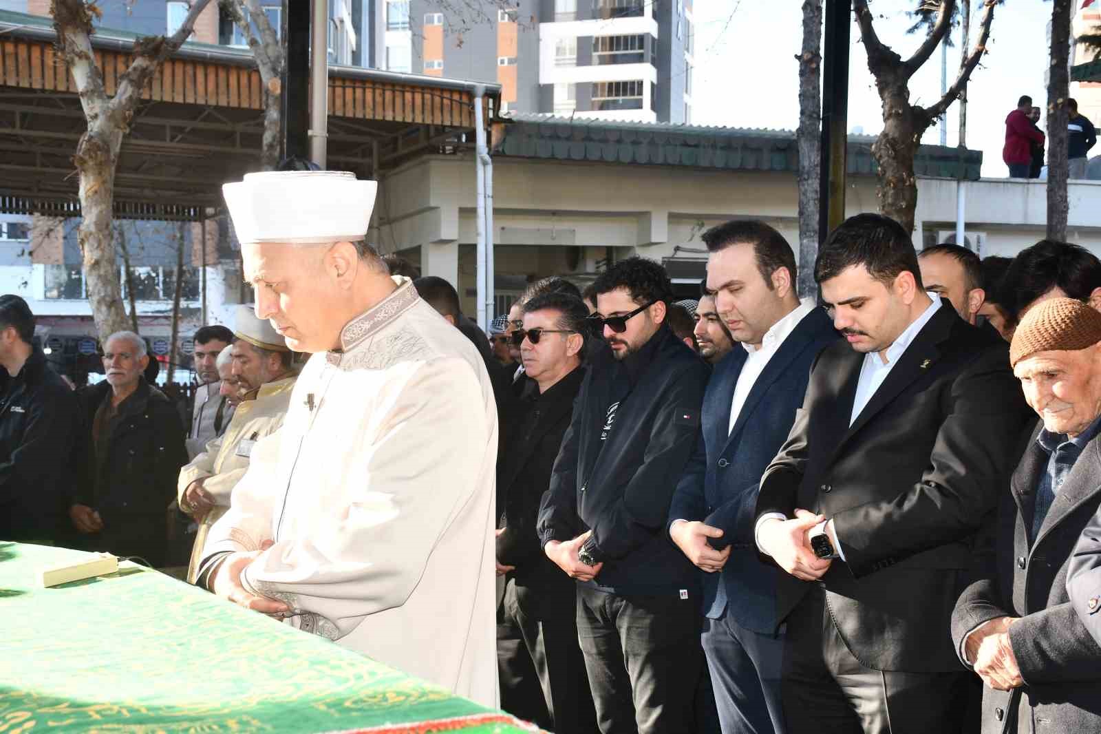 AK Parti Genel Sekreteri İnan’ın babaannesi Hacı Safiye İnan son yolculuğuna uğurlandı
