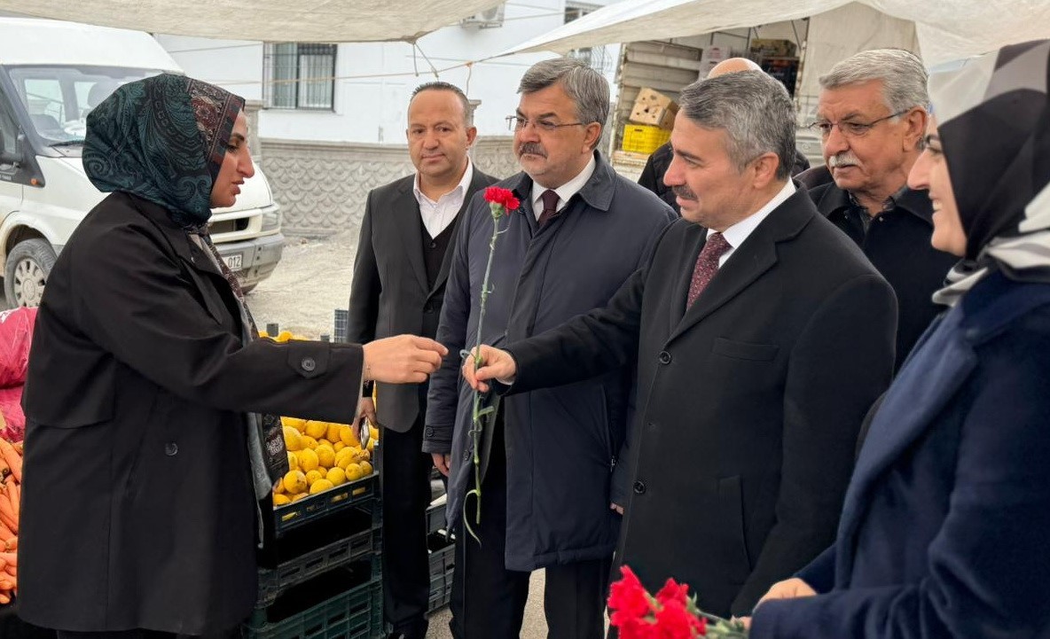 AK Parti heyeti, kadınların kadınlar gününü kutladı
