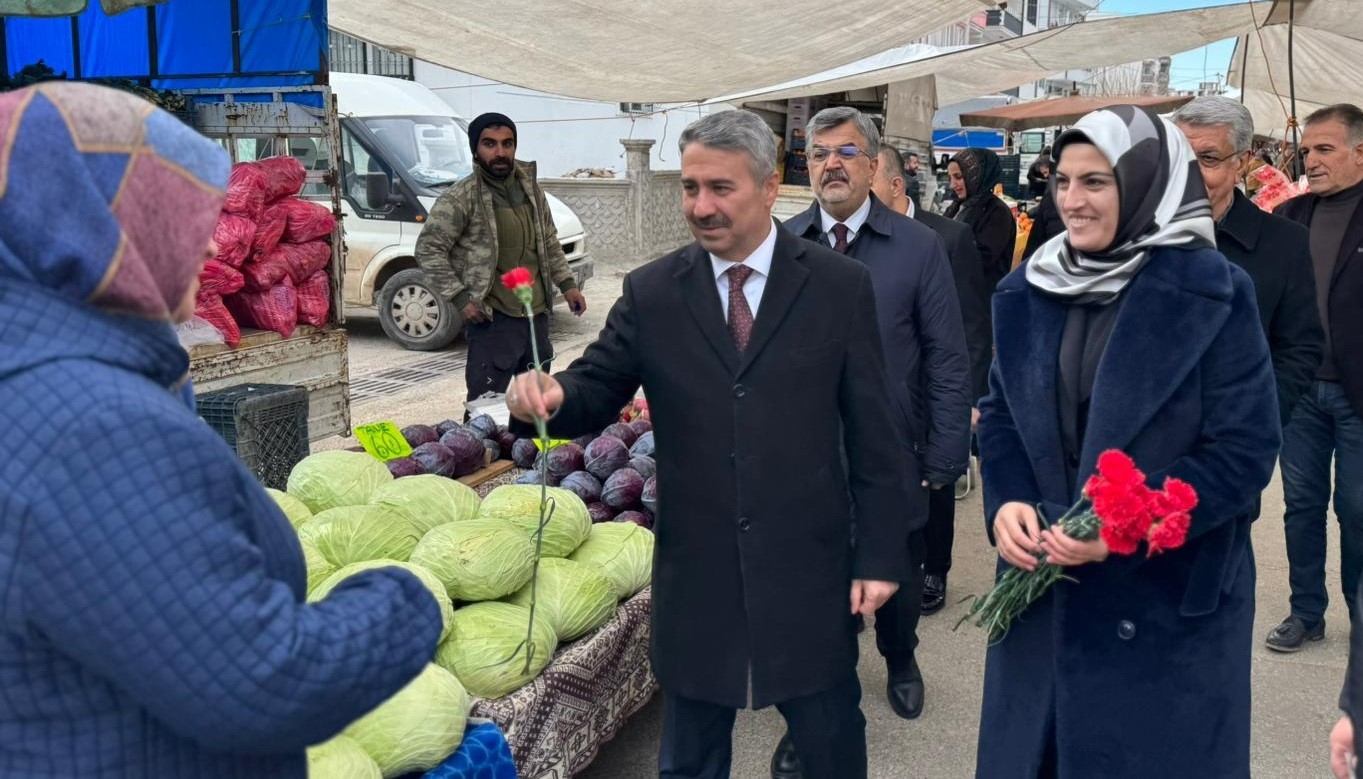 AK Parti heyeti, kadınların kadınlar gününü kutladı
