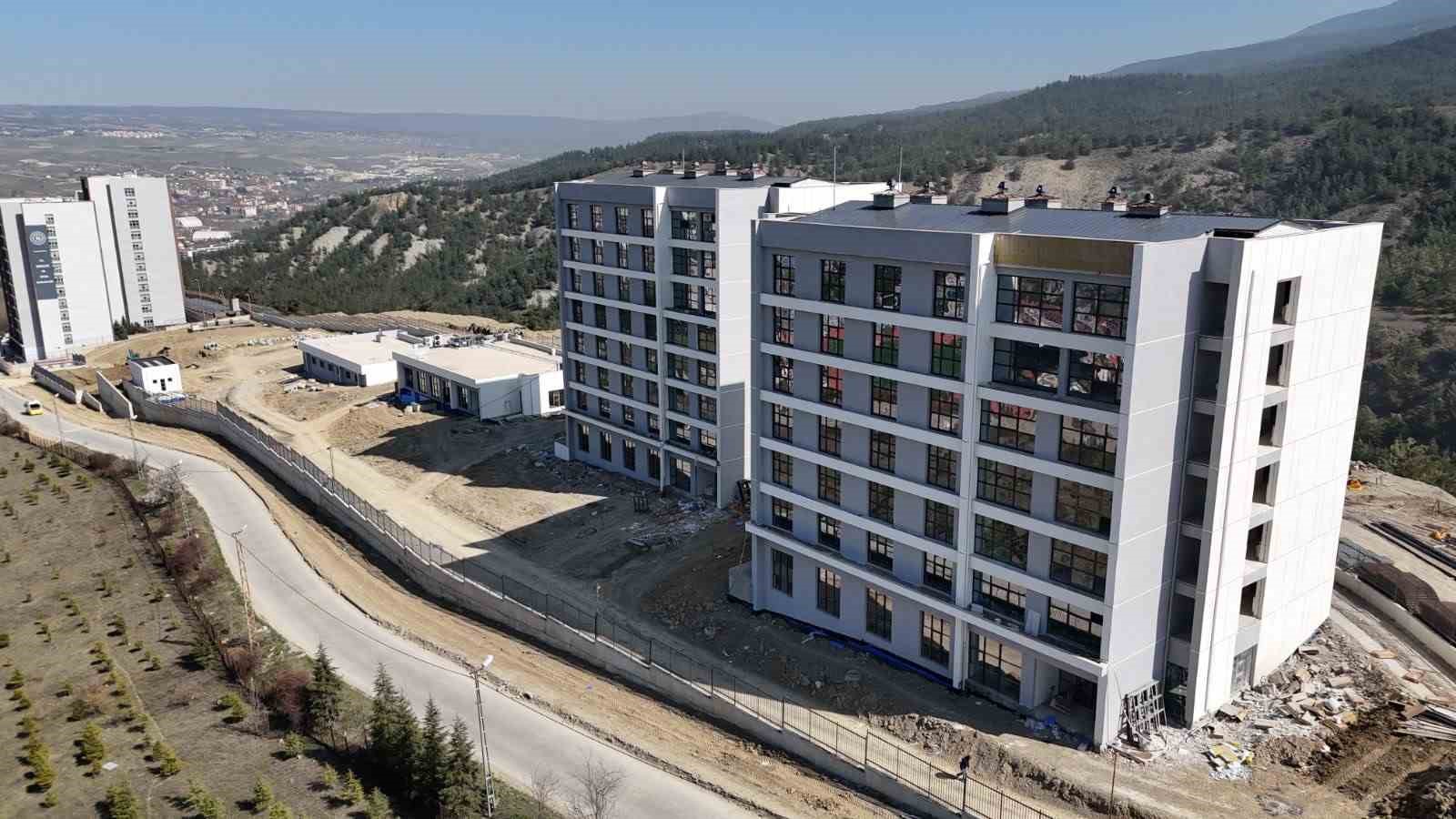 AK Parti heyeti Karabük’te eğitim ve yurt yatırımlarını inceledi
