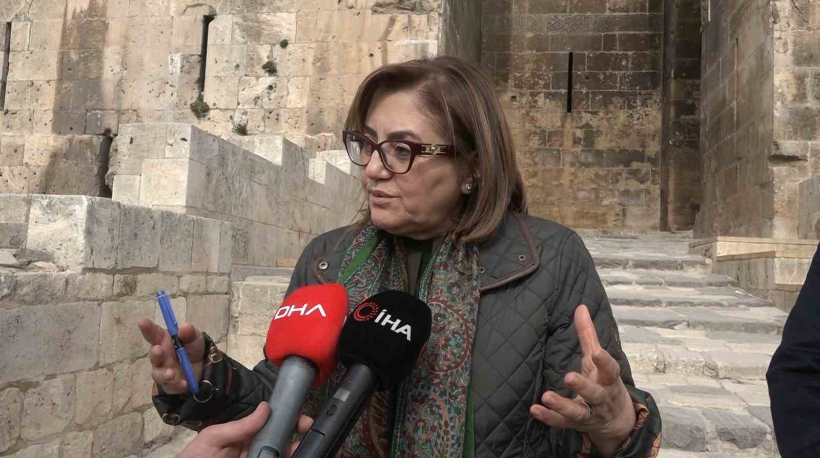 AK Parti heyetinden Halep’e çıkartma
AK Parti heyetinden Halep’e çıkartma