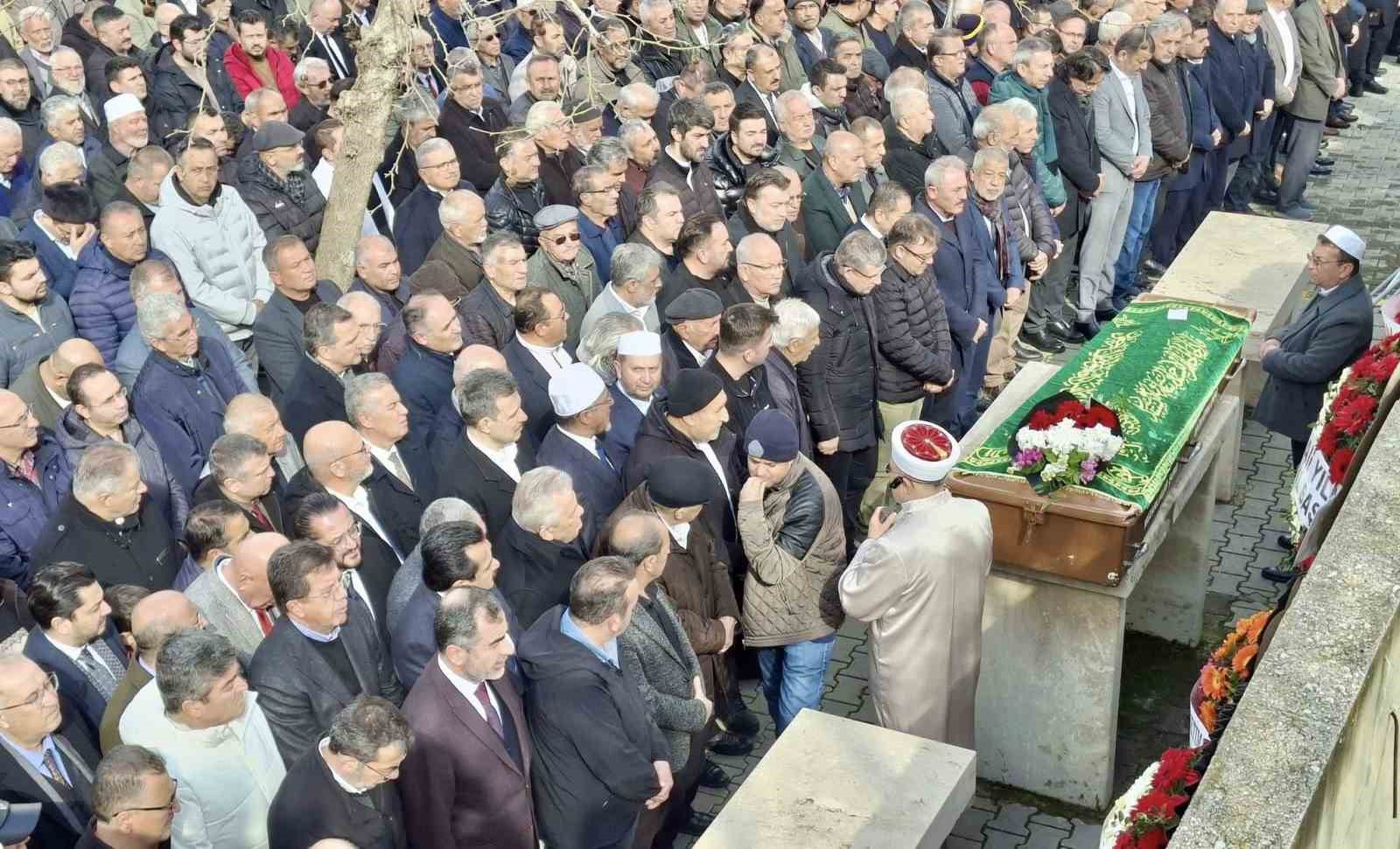 AK Parti İl Başkanı Subaşıoğlu’nun annesi son yolculuğuna uğurlandı
AK Parti İl Başkanı Subaşıoğlu’nun annesi son yolculuğuna uğurlandı