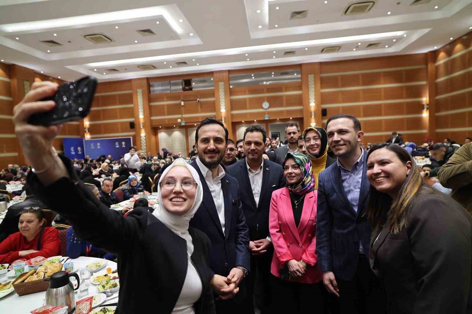 AK Parti İstanbul İl Başkanlığı komşularla aynı sofrada buluştu
