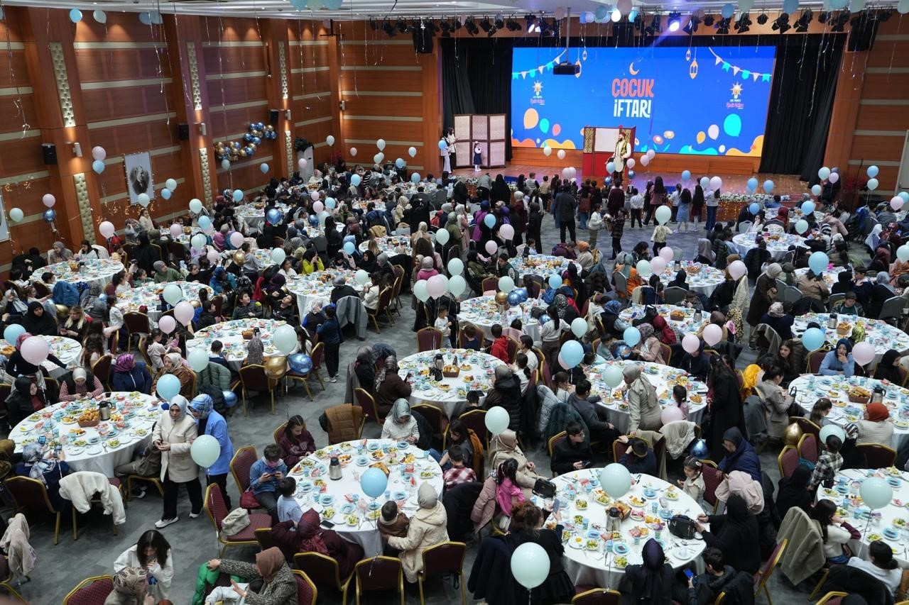 AK Parti İstanbul İl Başkanlığı’nda geleneksel çocuk iftarı düzenlendi
