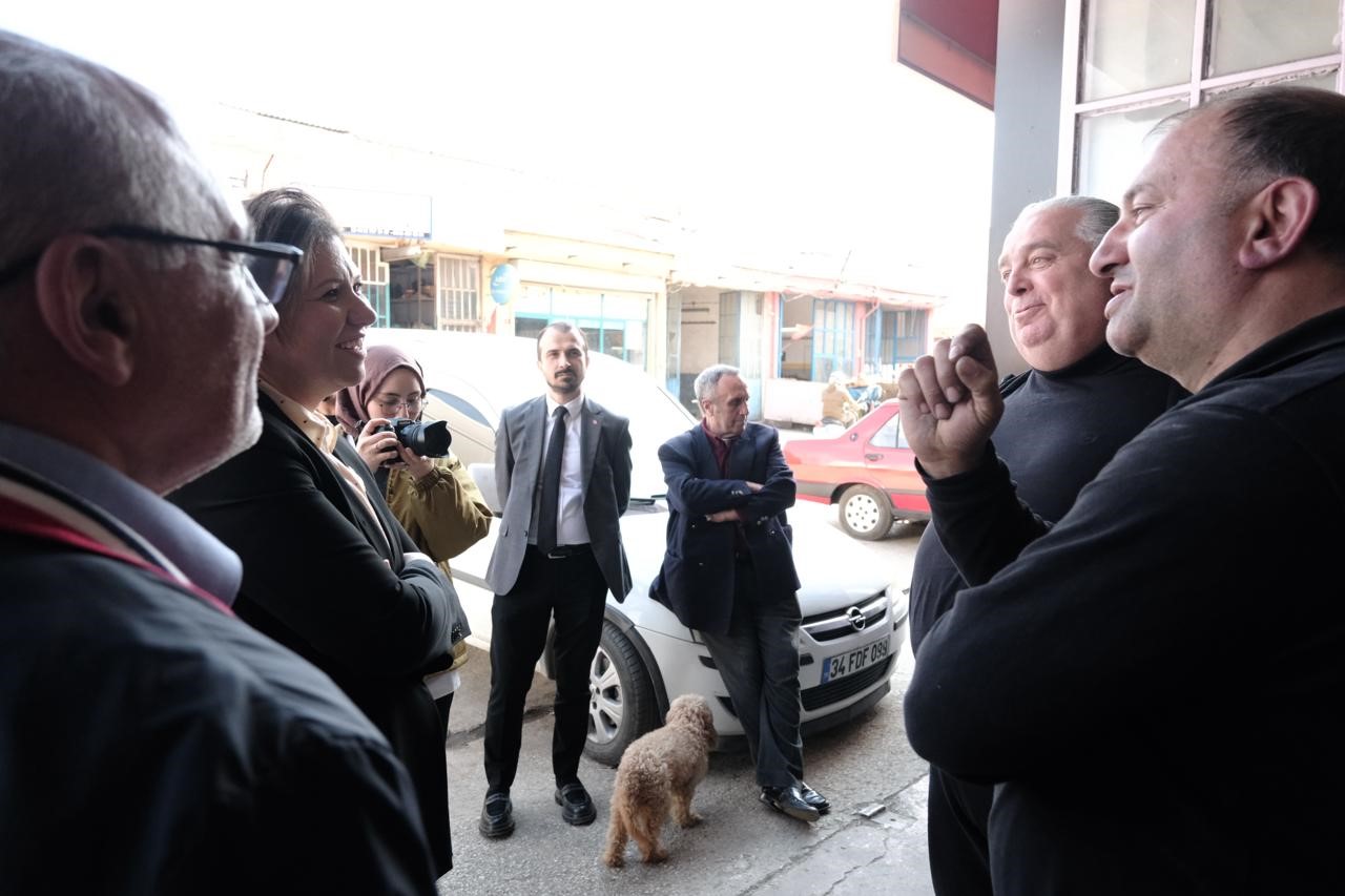 AK Parti İstanbul Milletvekilleri, cuma günleri sahaya inerek vatandaşlarla buluşuyor
