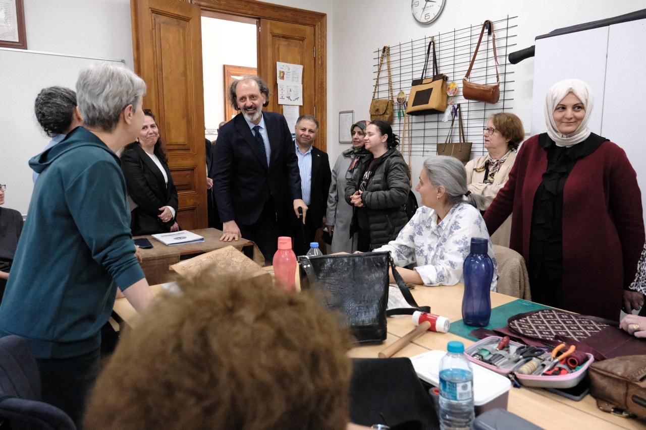 AK Parti İstanbul Milletvekilleri, cuma günleri sahaya inerek vatandaşlarla buluşuyor
