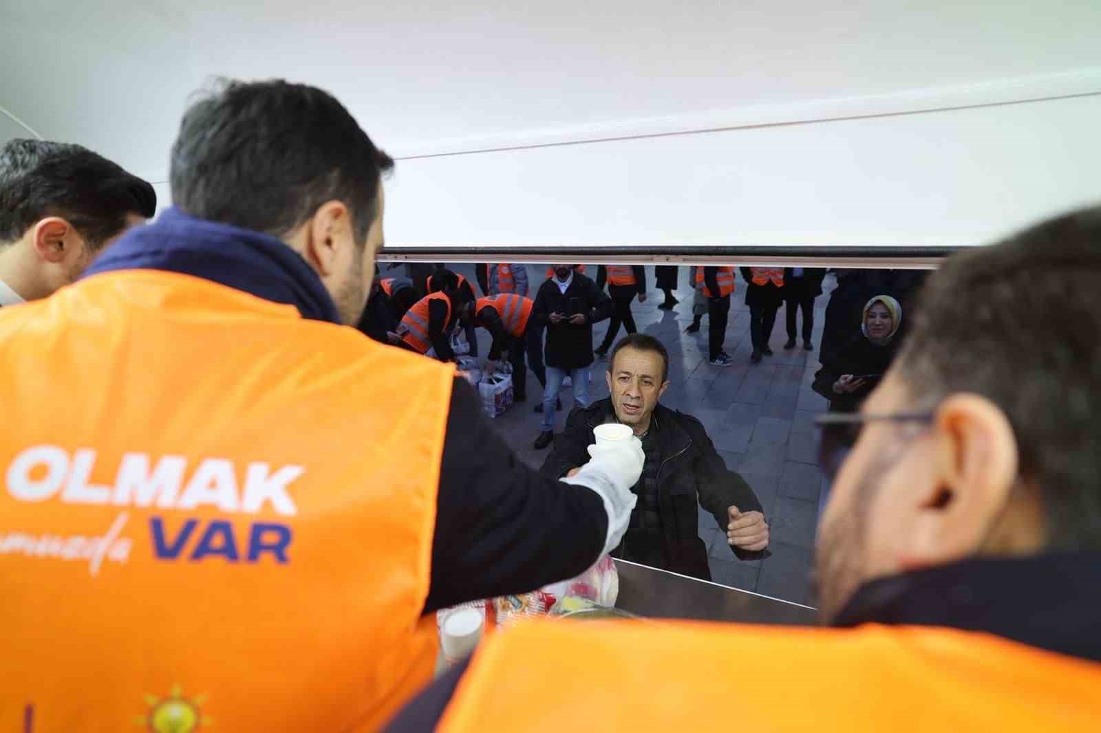 AK Parti İstanbul’dan her gün on binlerce kişiye çorba ikramı
