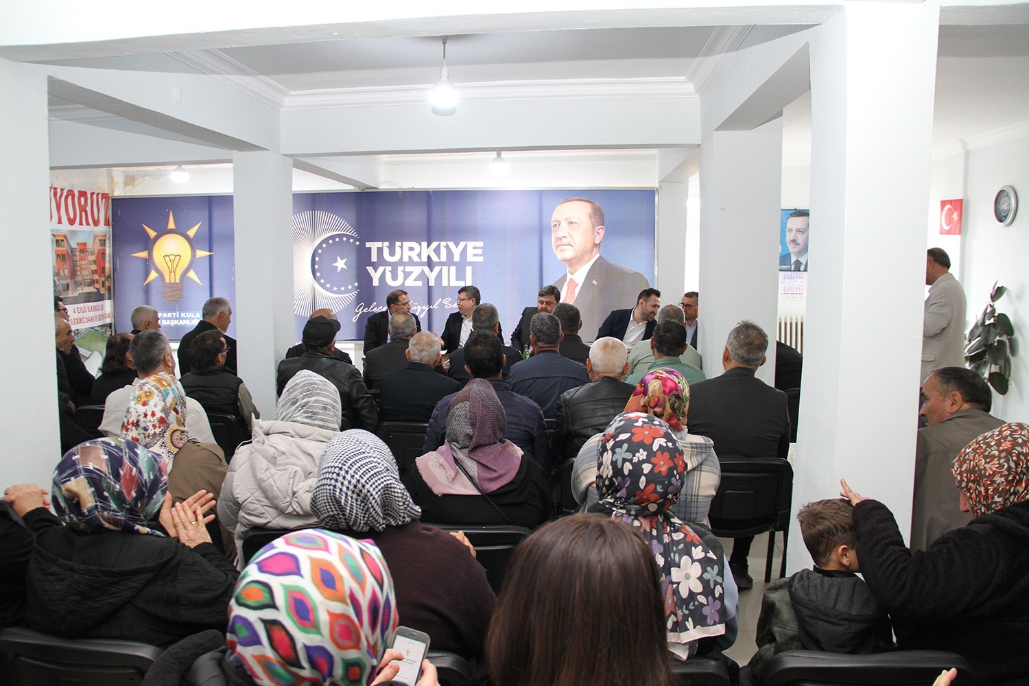 AK Parti Kula’da Mahalle Başkanları Toplantısı gerçekleştirildi
