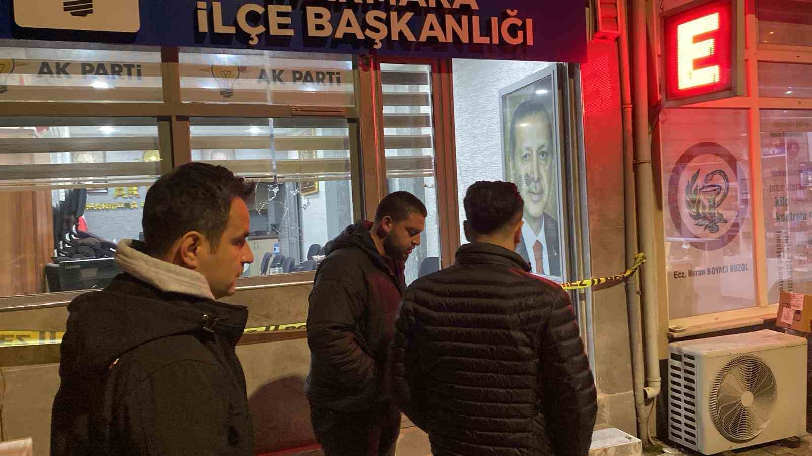 AK Parti Marmara ilçe binasına taşlı saldırı
