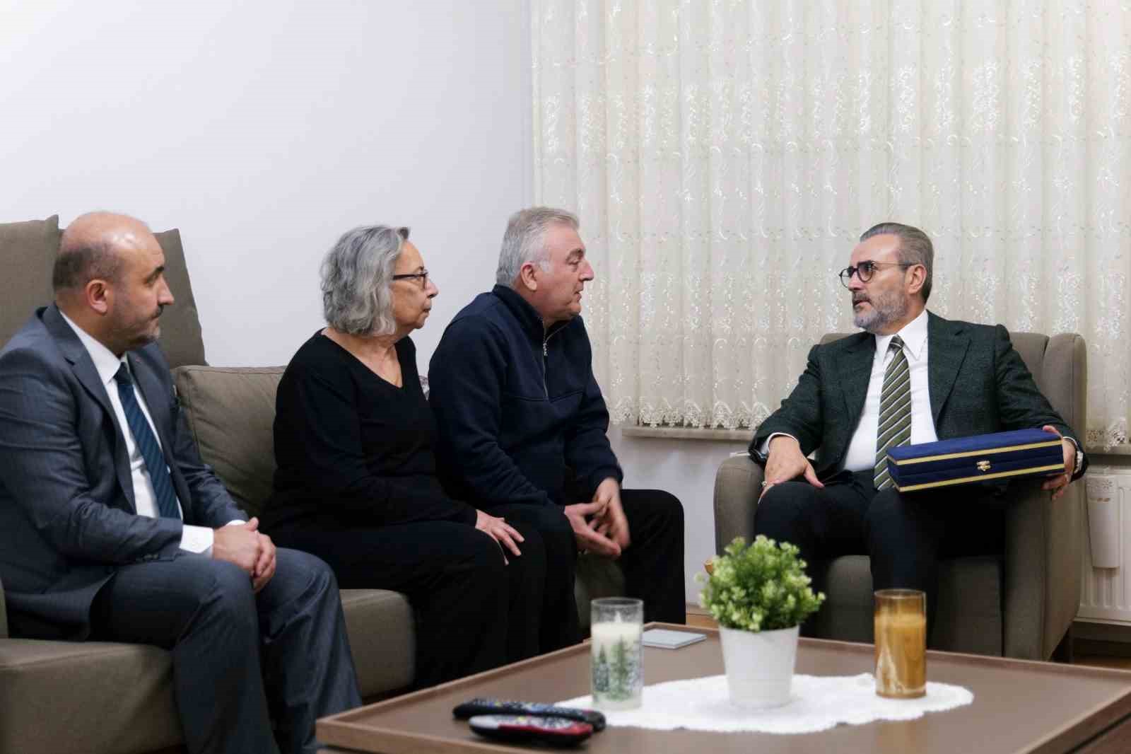 AK Parti MKYK Üyesi Ünal, şehit ailesinin misafiri oldu
