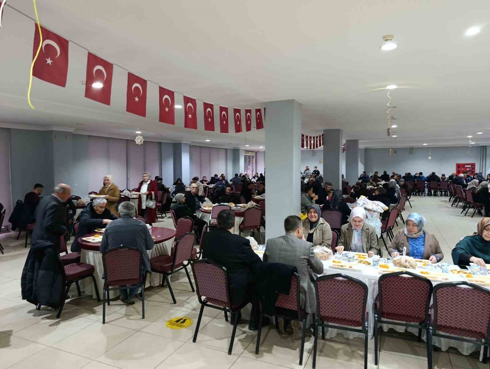 AK Parti Pazaryeri teşkilatı iftarda buluştu
AK Parti Pazaryeri teşkilatı iftarda buluştu