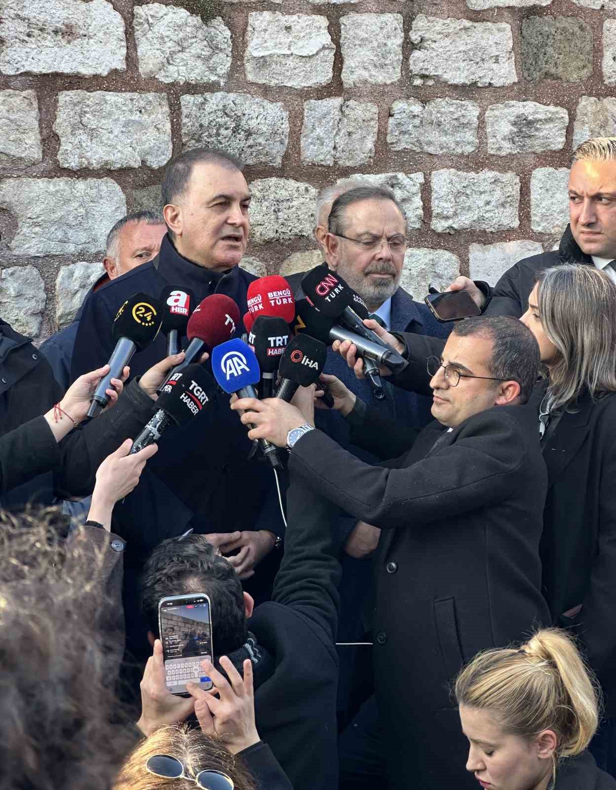 AK Parti Sözcüsü Çelik: "Prof. Dr. İlber Ortaylı, Türkiye’ye karşı yapılan kara propagandalarda, özellikle Ermeni meselesiyle ilgili ilmiyle, irfanıyla son derece önemli bir duruş sergiledi"
AK Parti Sözcüsü Çelik: "Prof. Dr. İlber Ortaylı, Türkiye’ye karşı yapılan kara propagandalarda, özellikle Ermeni meselesiyle ilgili ilmiyle, irfanıyla son derece önemli bir duruş sergiledi"