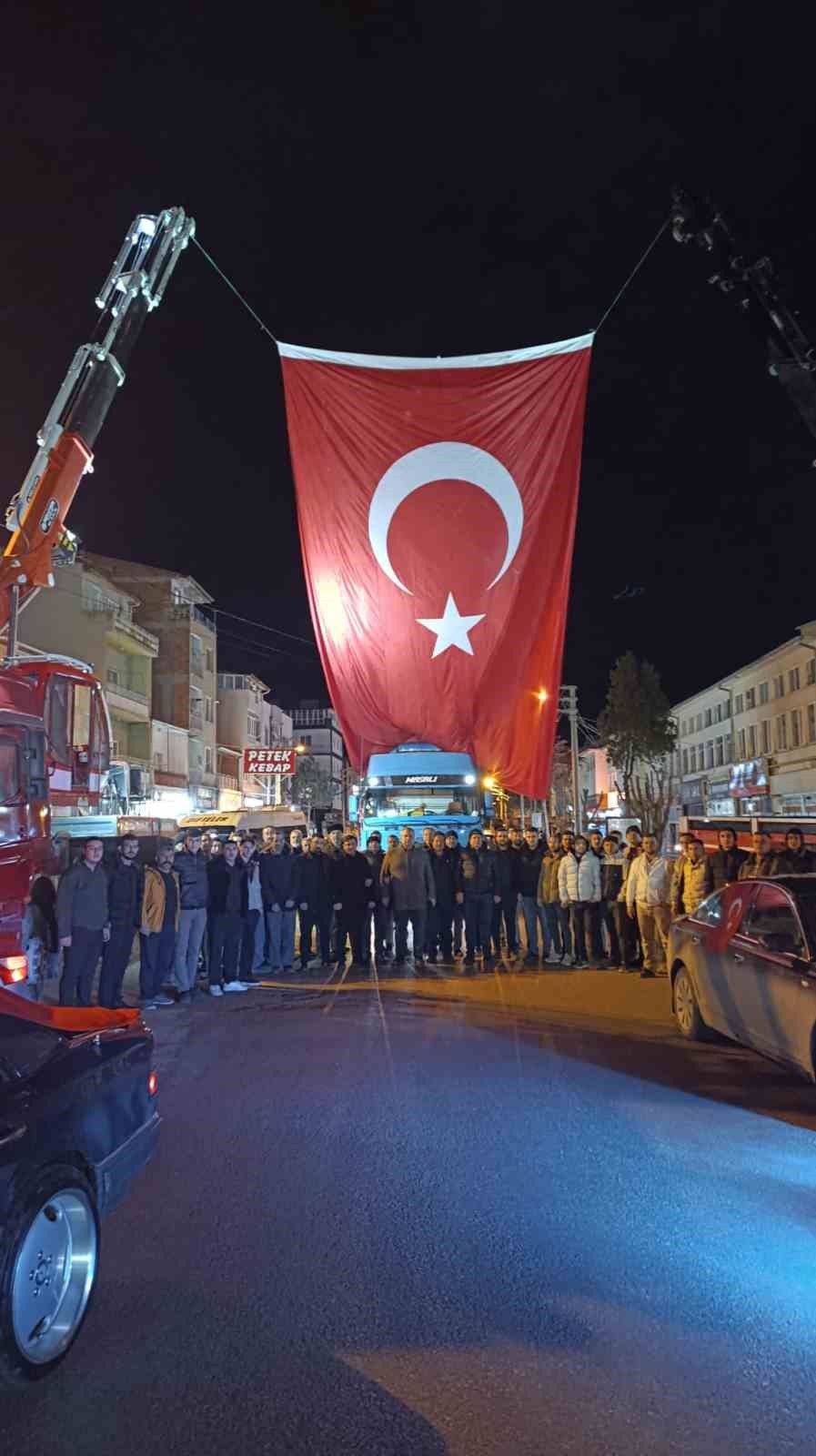 AK Parti ve MHP’den Türk bayrağına destek etkinliği
