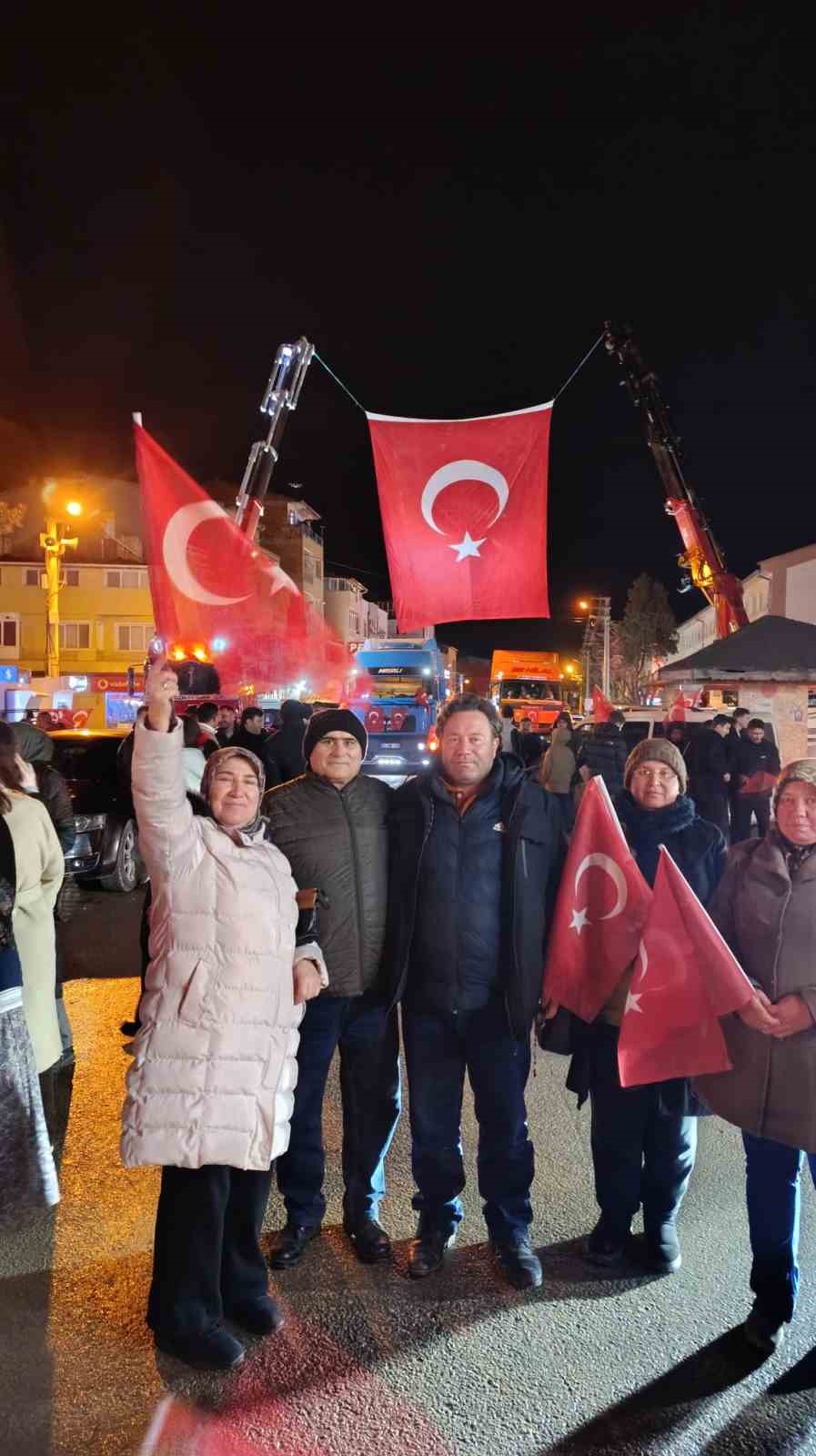AK Parti ve MHP’den Türk bayrağına destek etkinliği
