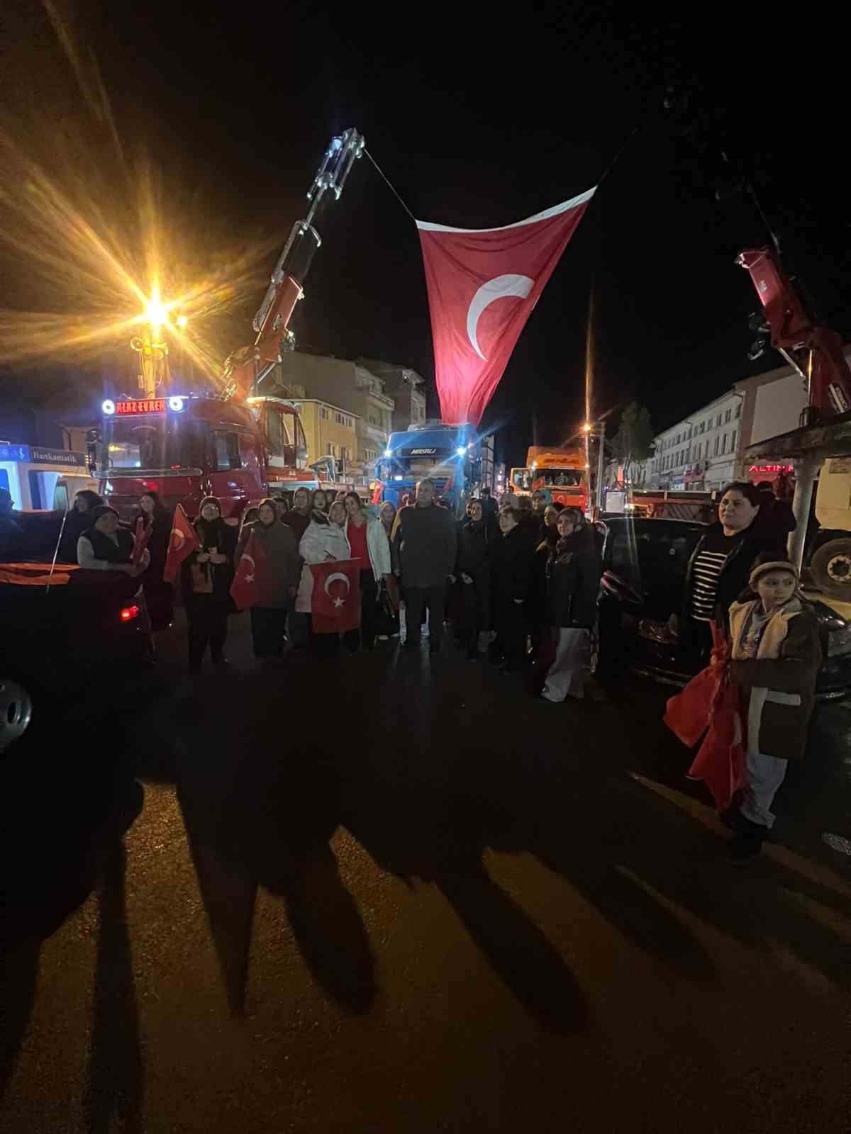 AK Parti ve MHP’den Türk bayrağına destek etkinliği
