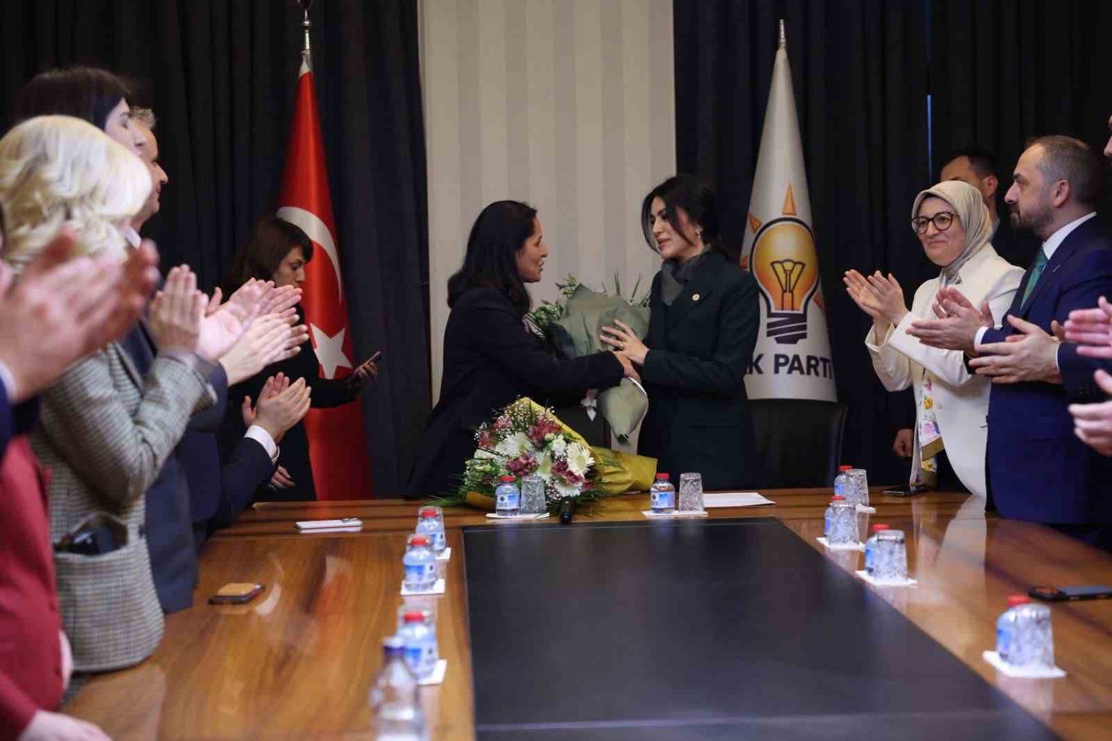 AK Parti’de devir teslim: Nilhan Ayan göreve başladı
