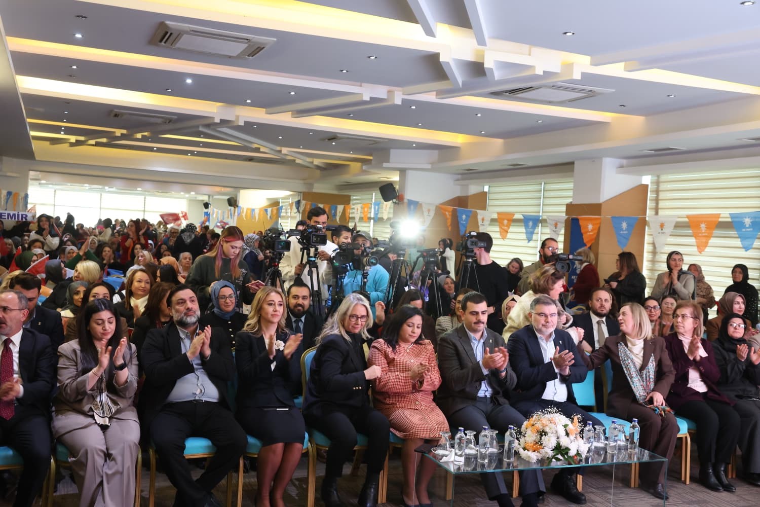 AK Partili İnan: "25 sene boyunca yan gelip yattılar, şimdi yumurta kapıya gelince ‘engelleniyoruz’ diyorlar"
