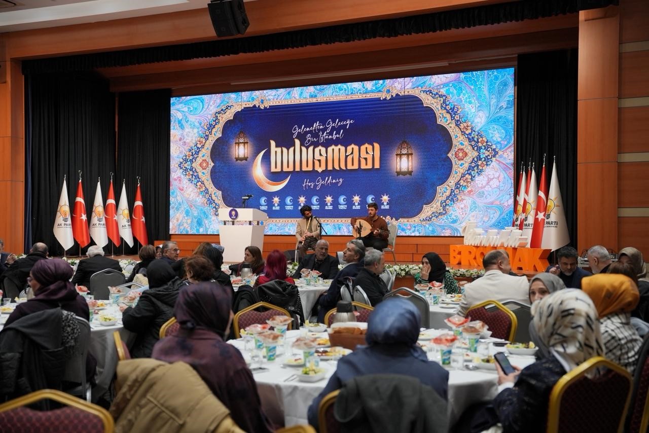 AK Parti’nin "Gelenekten Geleceğe İftarı"nda 400 usta sanatçı bir araya geldi
