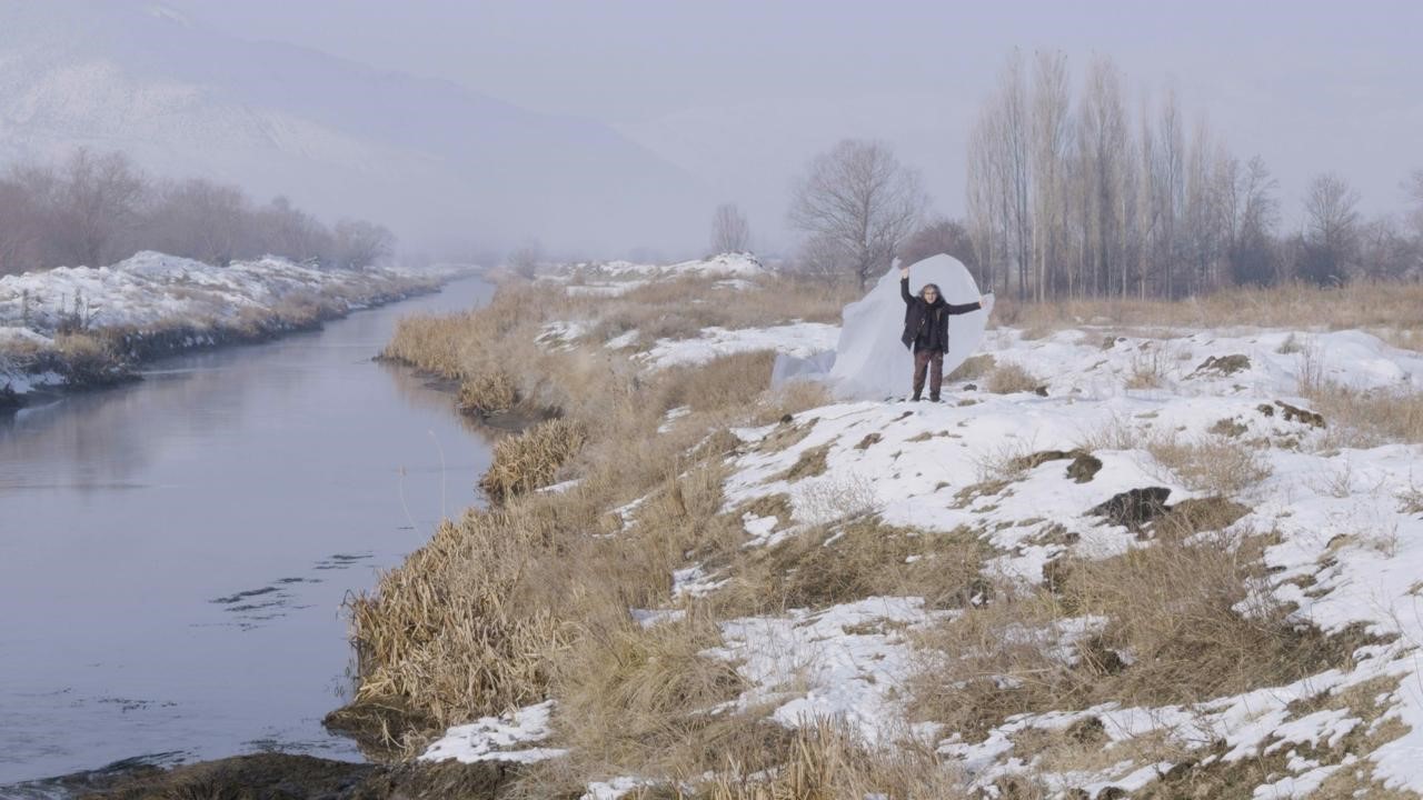 Akademisyenden doğa ve hafıza temalı performans
