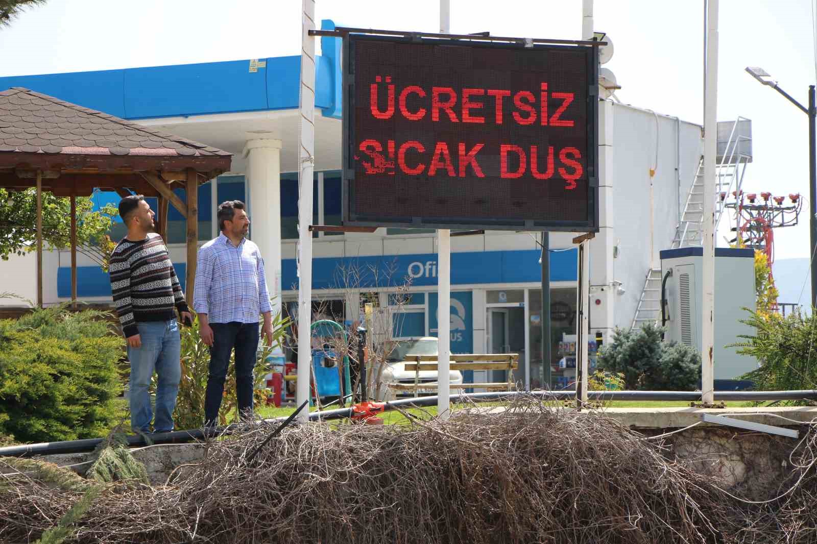 Akaryakıt istasyonundan ücretsiz sıcak duş
