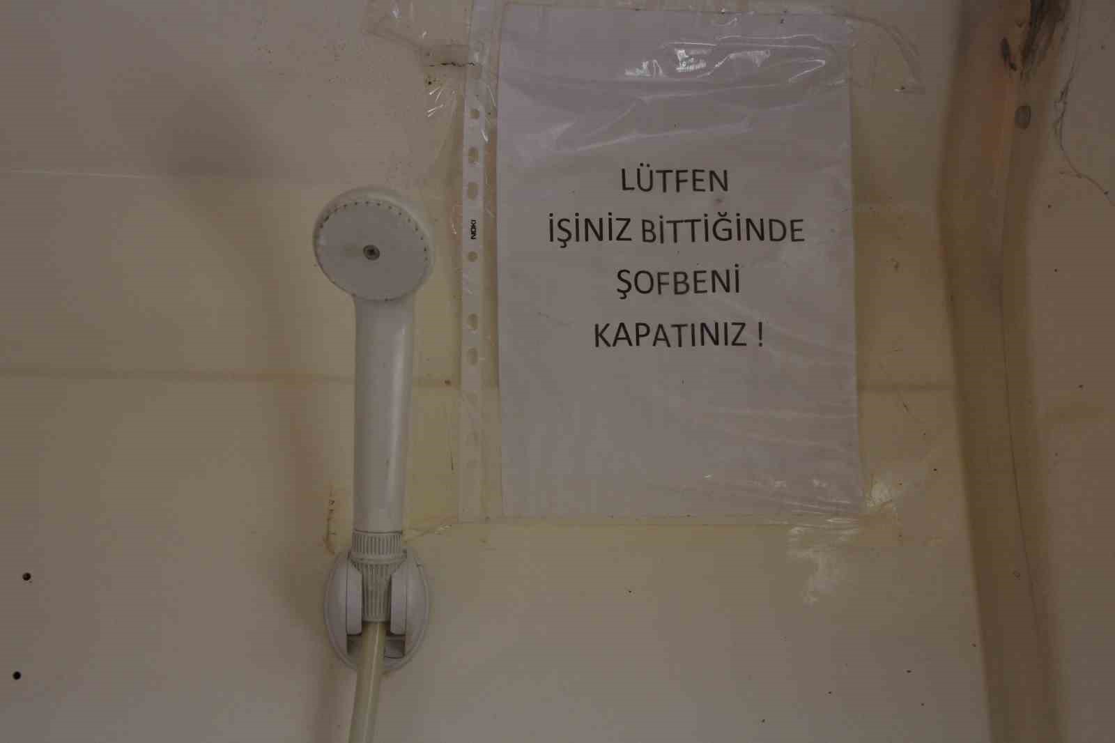 Akaryakıt istasyonundan ücretsiz sıcak duş
