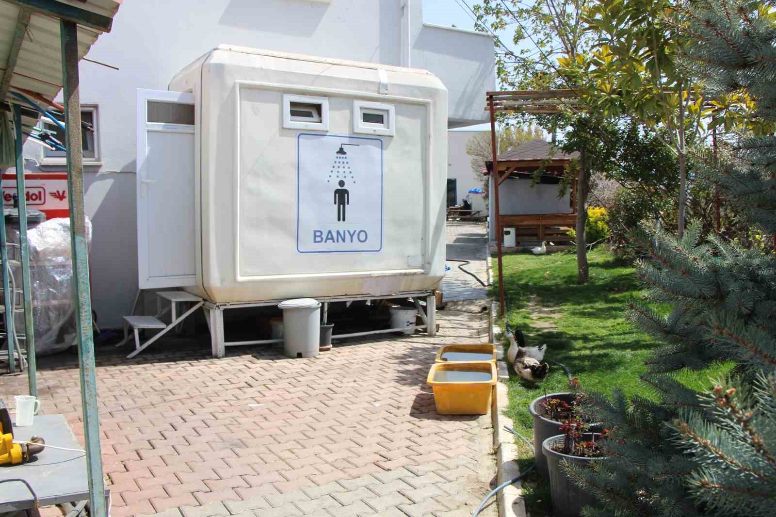 Akaryakıt istasyonundan ücretsiz sıcak duş
