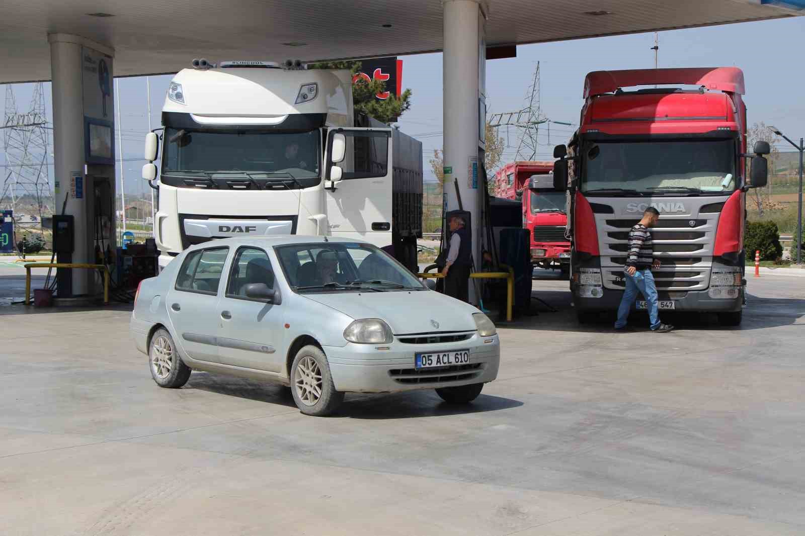 Akaryakıt istasyonundan ücretsiz sıcak duş
