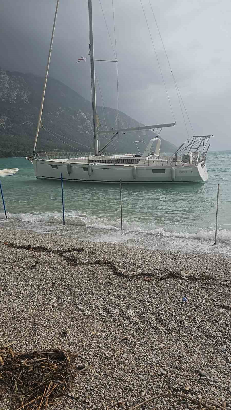 Akbük’te şiddetli fırtına ve sağanak hayatı olumsuz etkiledi
