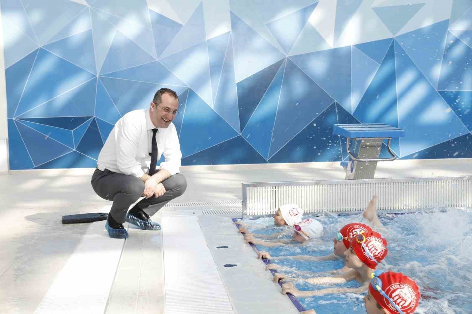 Akçaabat’ta minik yüzücüler yetişiyor
