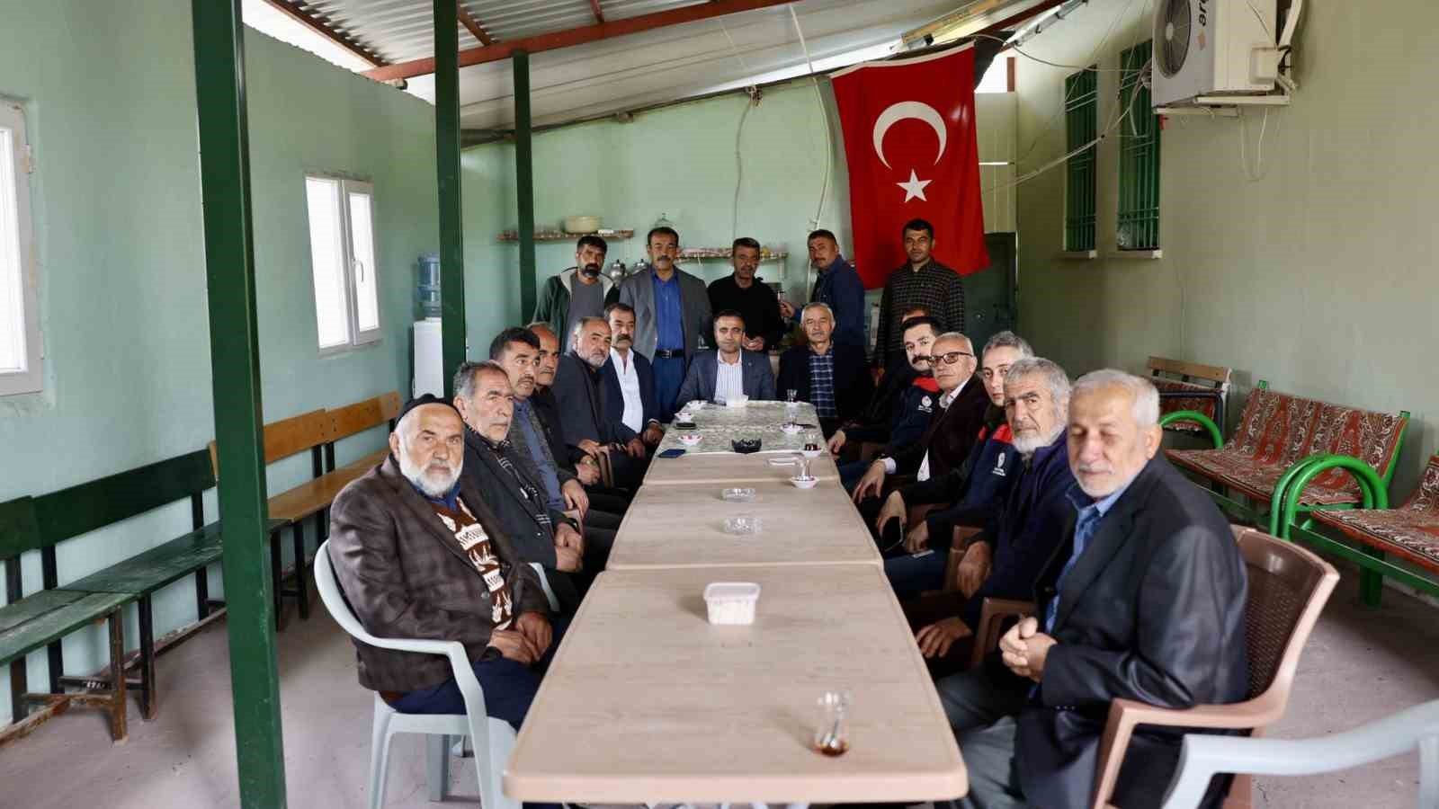 Akçadağ Belediye Başkanı Ulutaş, doludan etkilenen üreticileri ziyaret etti
