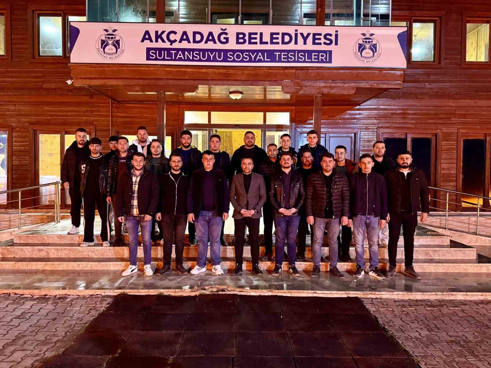 Akçadağ Belediye Başkanı Ulutaş sahurda gençlerle buluştu
