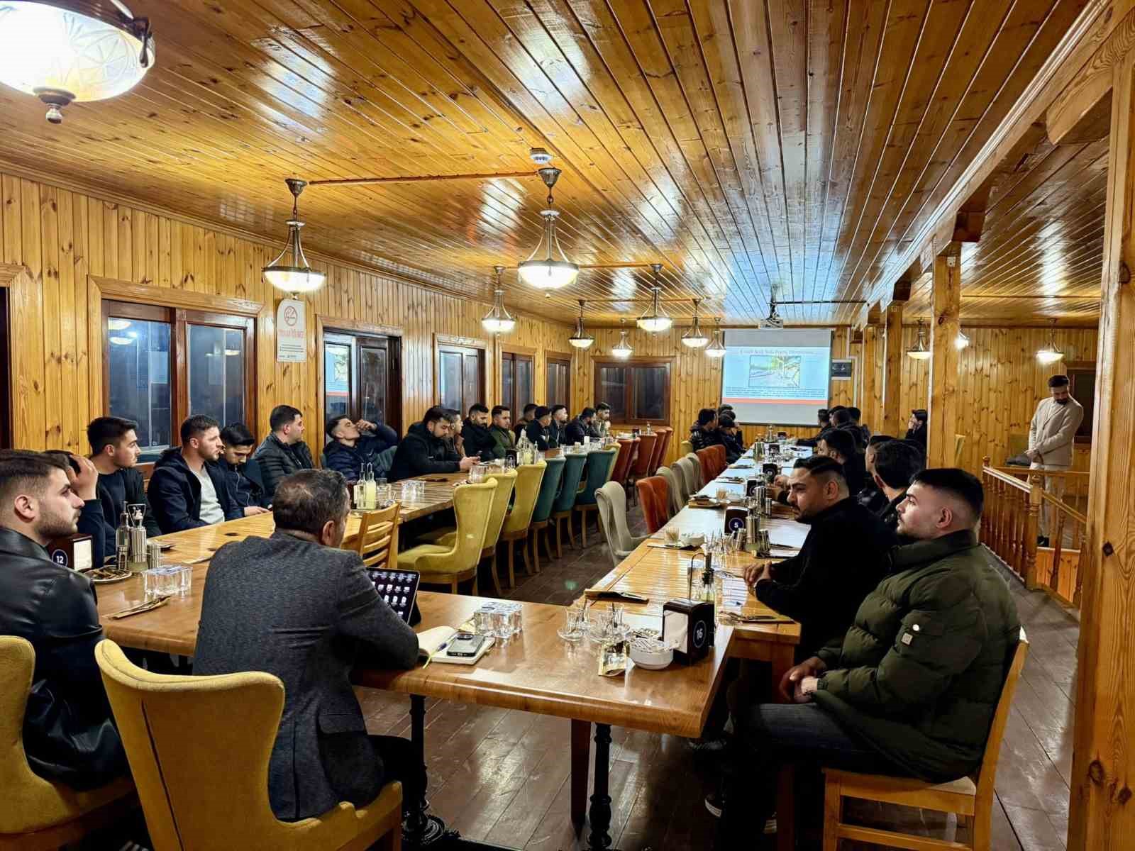 Akçadağ Belediye Başkanı Ulutaş sahurda gençlerle buluştu
