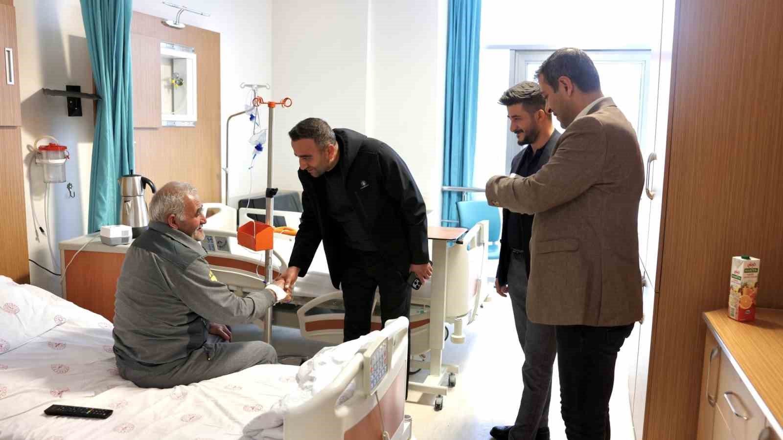 Akçadağ Belediye Başkanı Ulutaş’tan hastane ziyareti

