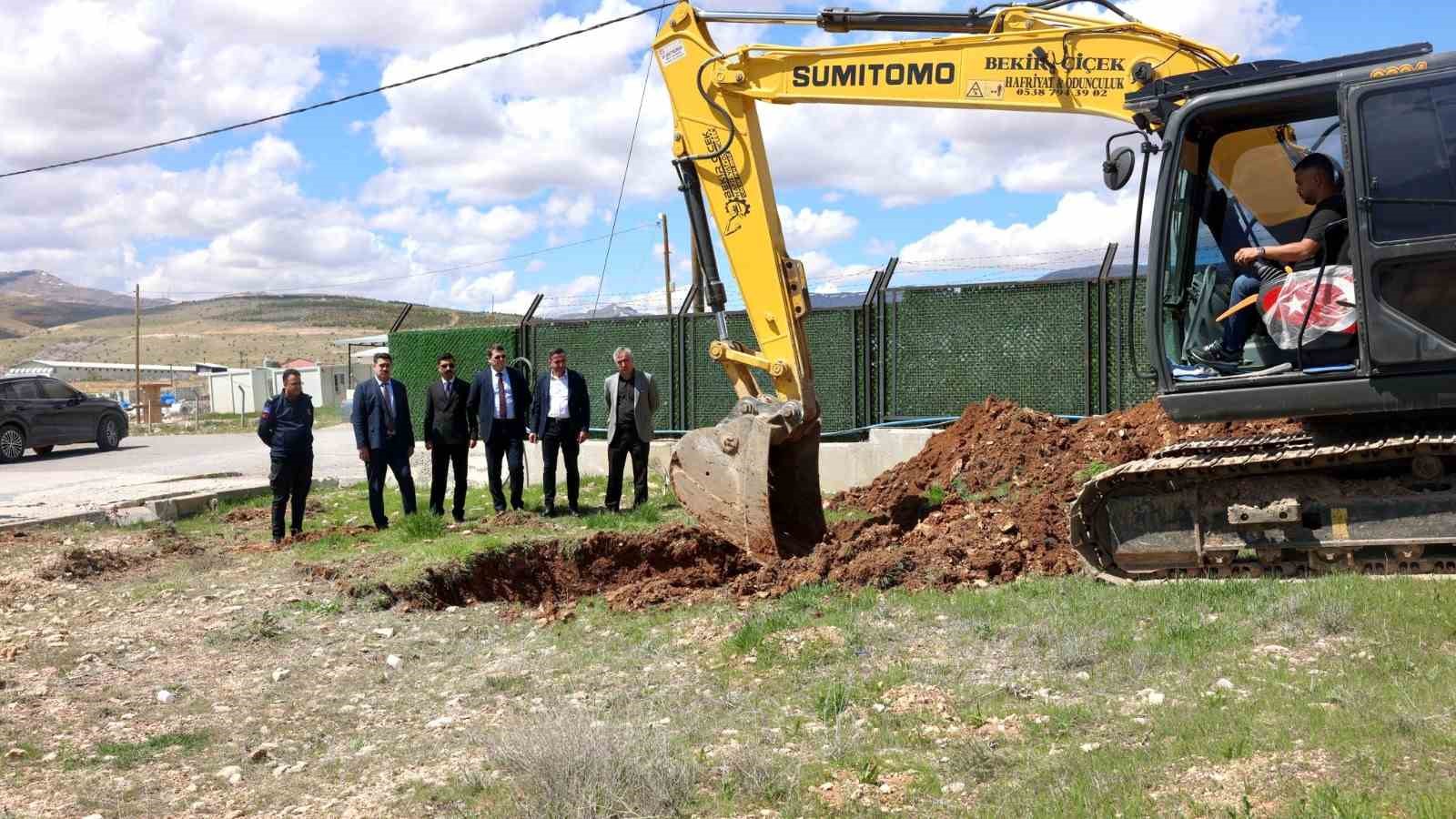 Akçadağ’da  112 Acil Sağlık İstasyonu için ilk kazma vuruldu
