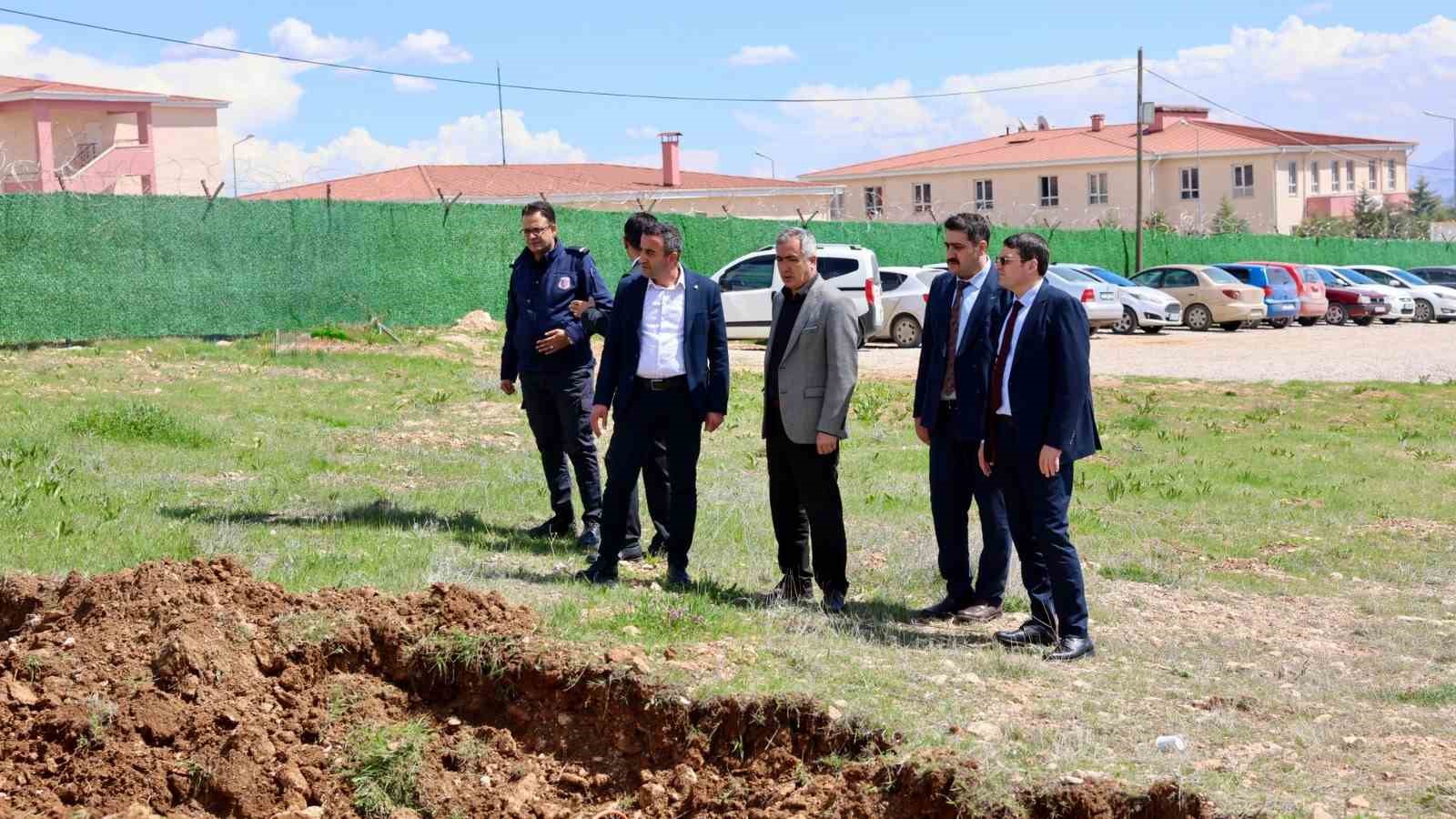 Akçadağ’da  112 Acil Sağlık İstasyonu için ilk kazma vuruldu
