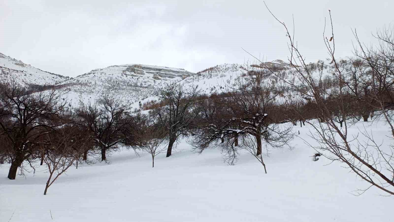 Akçadağ’da kar kalınlığı 1 metreye yaklaştı
